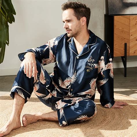 men's luxury pajamas set.